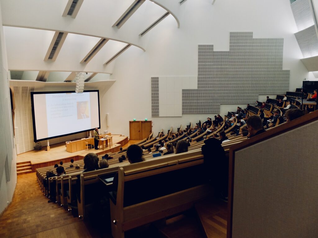 【医学部のある大学一覧】定員数や地域枠についても解説！