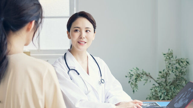 女性医師が少ないのはなぜ？キャリアと働き方の課題を徹底分析