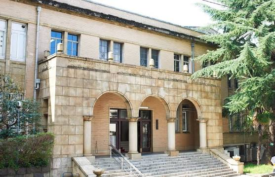 慶應義塾大学医学部の再受験は現実的?私立最難関の入試と奨学金